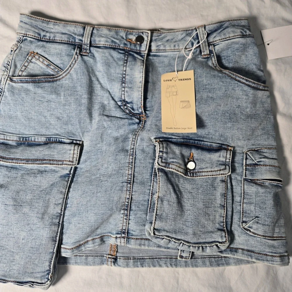 Love Trends Skort Double‎ Button Cargo Light Wash Denim Mini Skirt Size 11 NWT